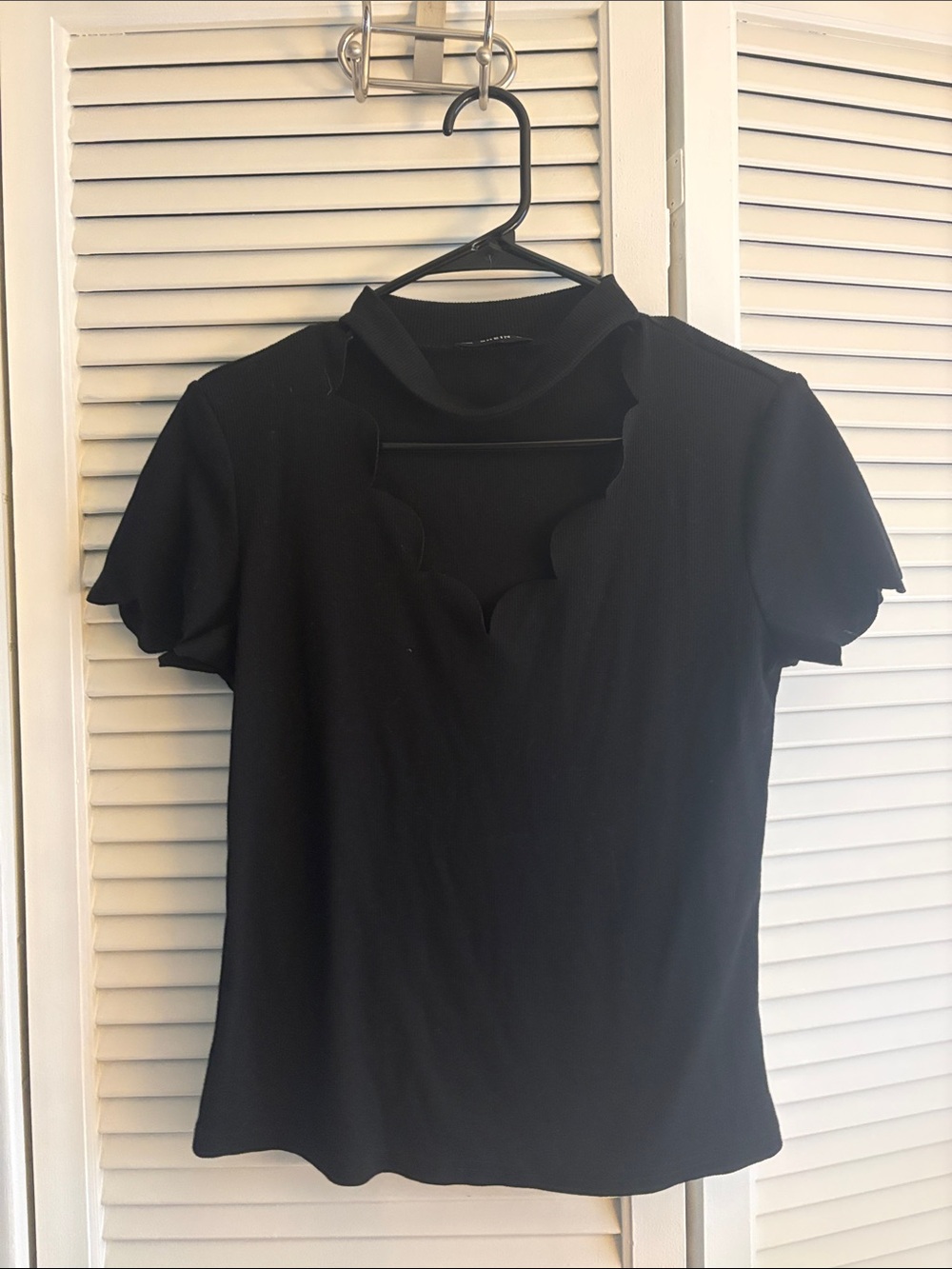 SHEIN Black Short Sleeve Top with Scalloped Neckline